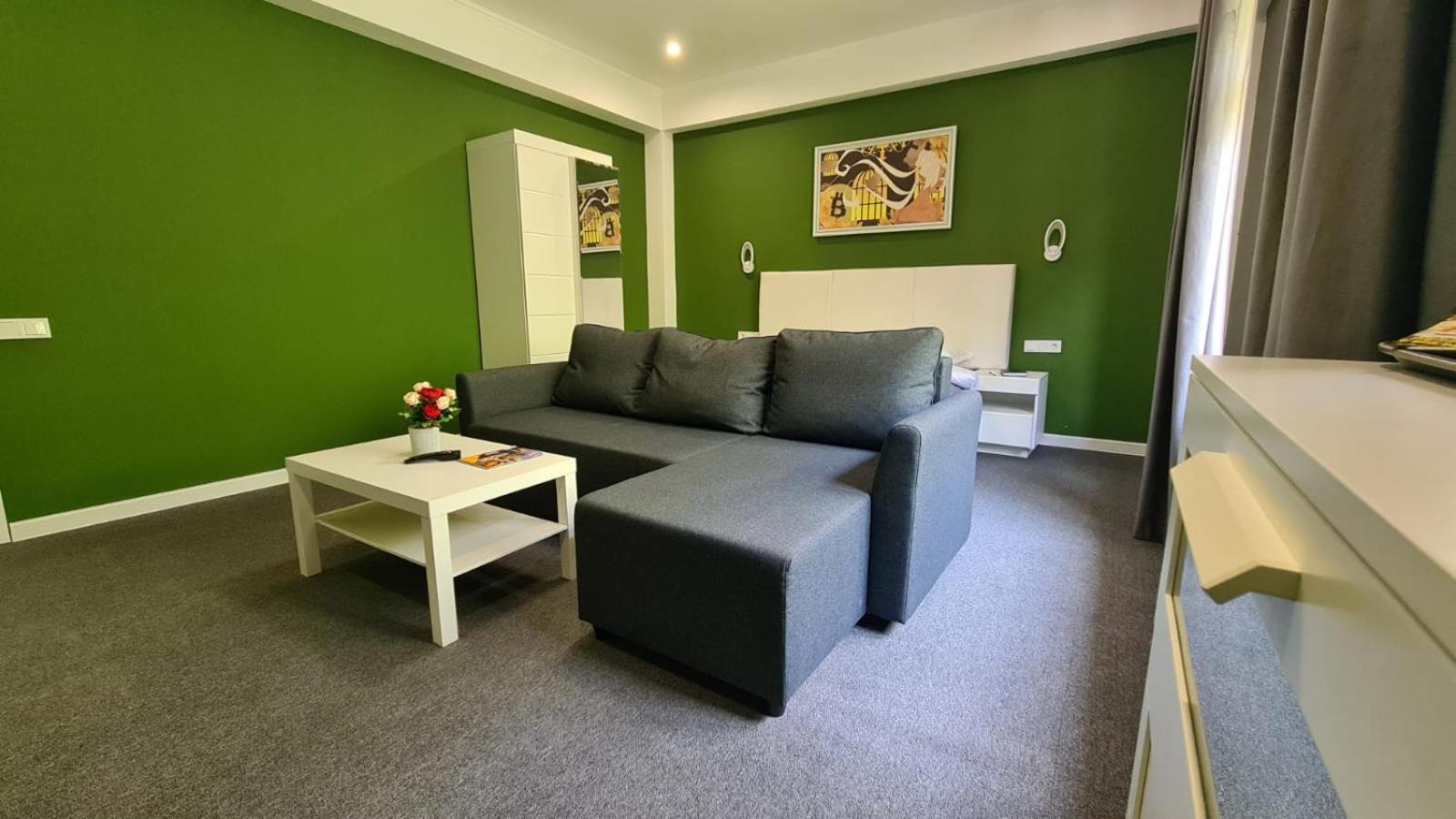 Cryptohotel.Club Almaty Bilik gambar